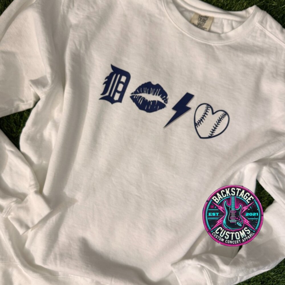 🐅CLOSE OUT |  Detroit Tigers Comfort Colors Sweatshirt - Picture 2 of 4